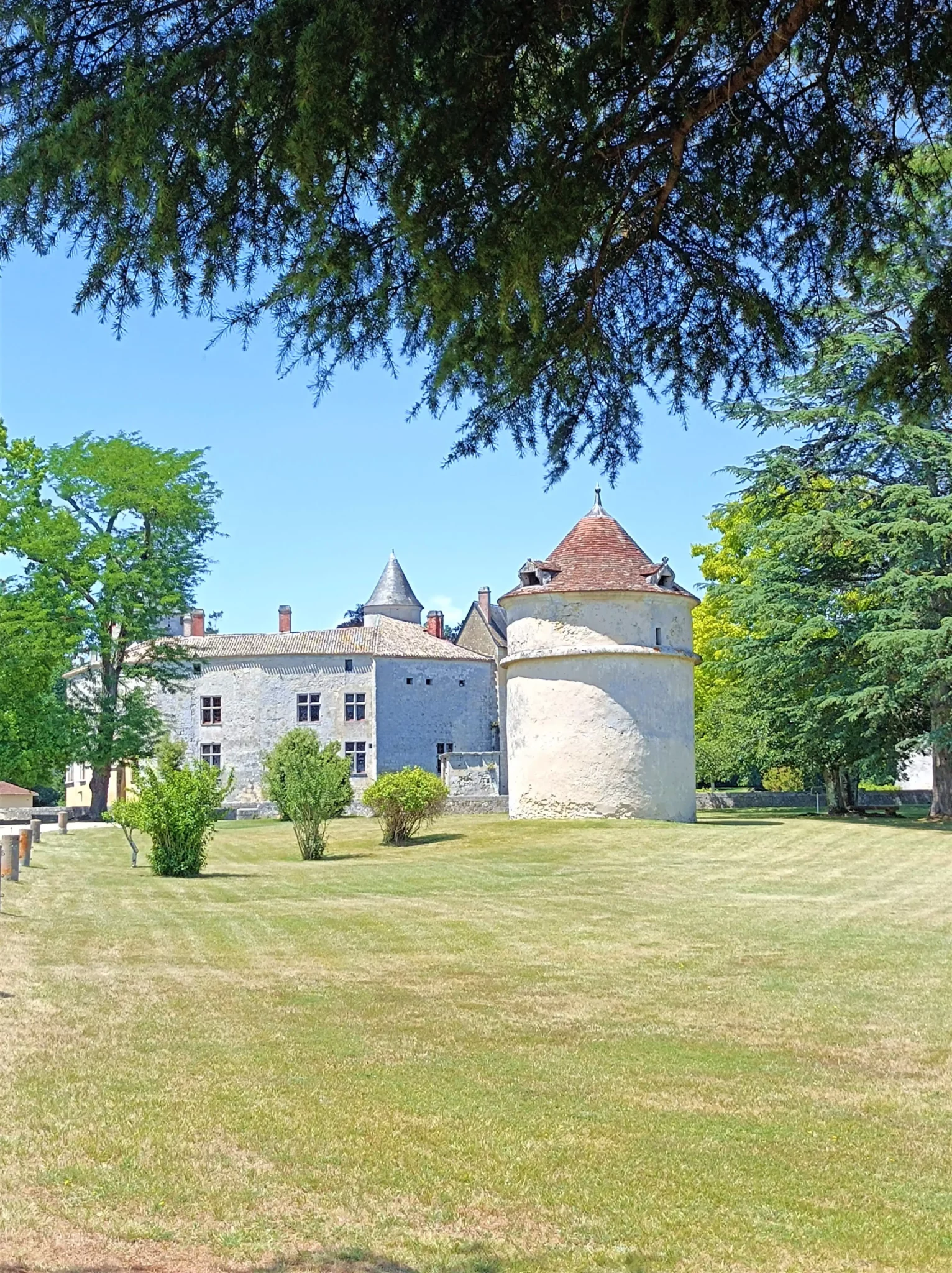 L Escale Sud Gironde La Gironde : vins canoë et randonnées